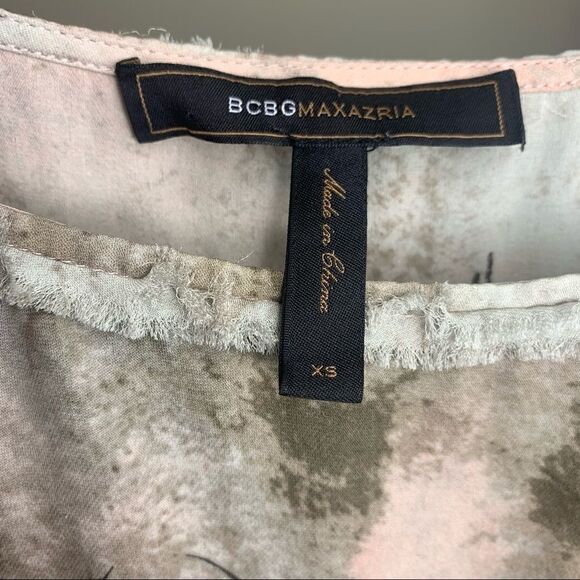 BCBG MaxAzria top asymmetric arm sleeves xs B1 - Picture 4 of 6